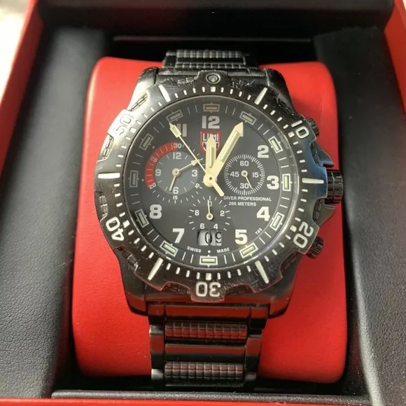 LUMINOX SERIES 8360 Black Stainless Steel All Original Mint Condition.